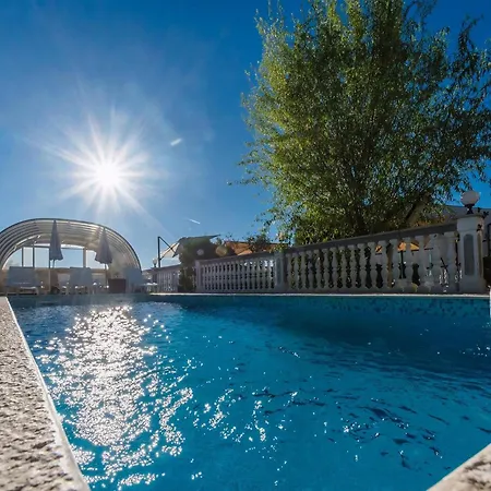 Gemuetliche Mit Pool