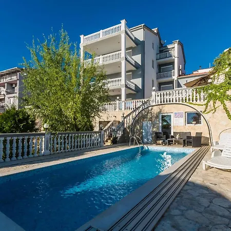 Gemuetliche Mit Pool Apartment Crikvenica